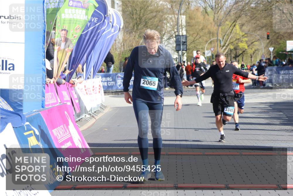 12.04.2026 - 45. Internationalen Wilhelmsburger Insellauf Strokosch-Dieckow http://msf.ph/oto/9455425 12.04.2026 10:44:15 Ziel 2065, 3345, 2073 meine-sportfotos.de