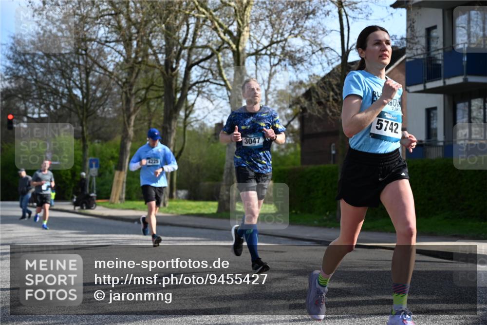 12.04.2026 - 45. Internationalen Wilhelmsburger Insellauf J. Mangold http://msf.ph/oto/9455427 12.04.2026 10:26:28 Ziel 3368, 4572, 5742, 4225, 3752, 3047, 2160, 4673, 5344, 4941, 5503, 5055, 5301 meine-sportfotos.de