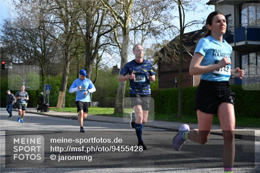 12.04.2026 - 45. Internationalen Wilhelmsburger Insellauf J. Mangold http://msf.ph/oto/9455428 12.04.2026 10:26:28 Ziel 3368, 4572, 5742, 4225, 3752, 3047, 2160, 4673, 5344, 4941, 5503, 5055, 5301 meine-sportfotos.de