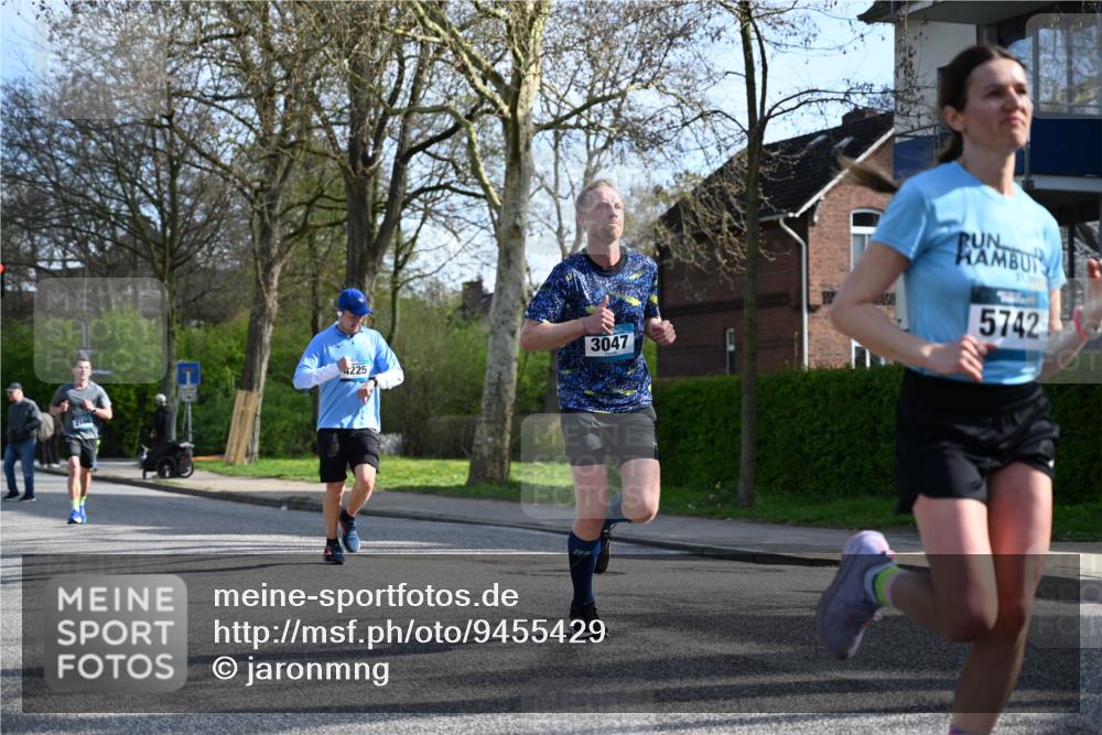12.04.2026 - 45. Internationalen Wilhelmsburger Insellauf J. Mangold http://msf.ph/oto/9455429 12.04.2026 10:26:28 Ziel 3368, 4572, 5742, 4225, 3752, 3047, 2160, 4673, 5344, 4941, 5503, 5055, 5301 meine-sportfotos.de