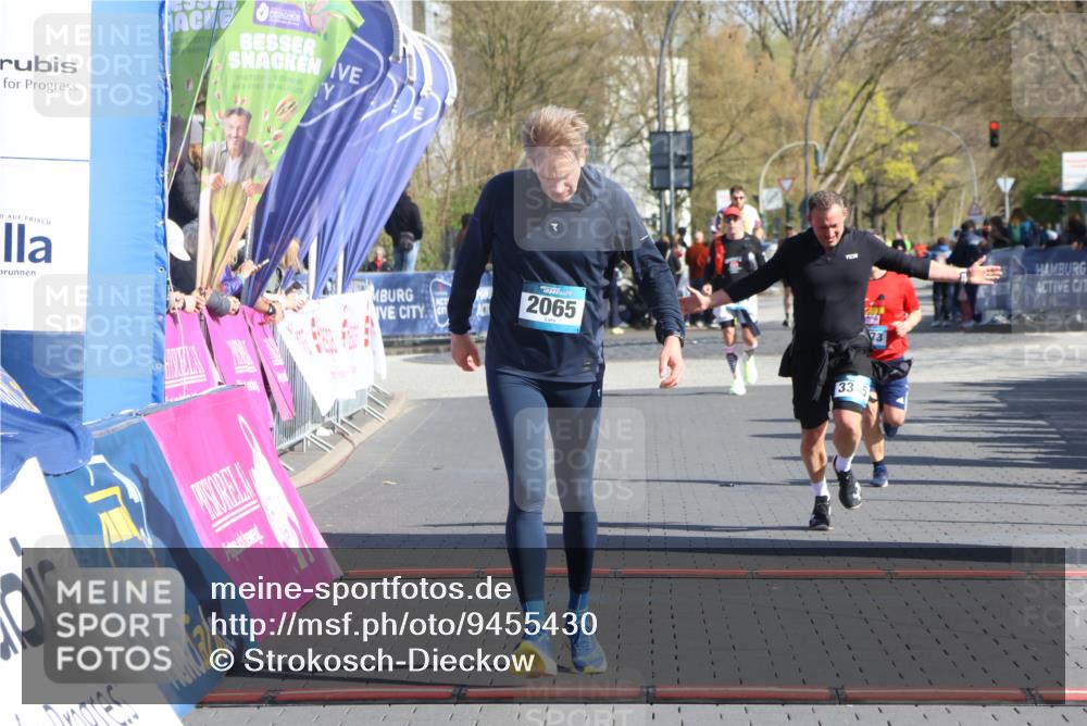 12.04.2026 - 45. Internationalen Wilhelmsburger Insellauf Strokosch-Dieckow http://msf.ph/oto/9455430 12.04.2026 10:44:15 Ziel 2065, 3345, 2073 meine-sportfotos.de