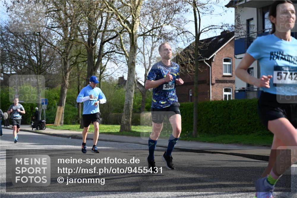 12.04.2026 - 45. Internationalen Wilhelmsburger Insellauf J. Mangold http://msf.ph/oto/9455431 12.04.2026 10:26:28 Ziel 3368, 4572, 5742, 4225, 3752, 3047, 2160, 4673, 5344, 4941, 5503, 5055, 5301 meine-sportfotos.de