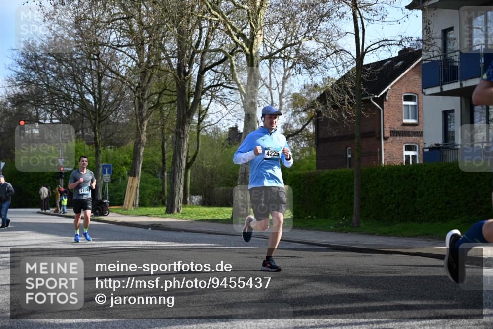 12.04.2026 - 45. Internationalen Wilhelmsburger Insellauf J. Mangold http://msf.ph/oto/9455437 12.04.2026 10:26:29 Ziel 3368, 4572, 5742, 4225, 3752, 3047, 2160, 4673, 5344, 4941, 5503, 5055, 5301 meine-sportfotos.de