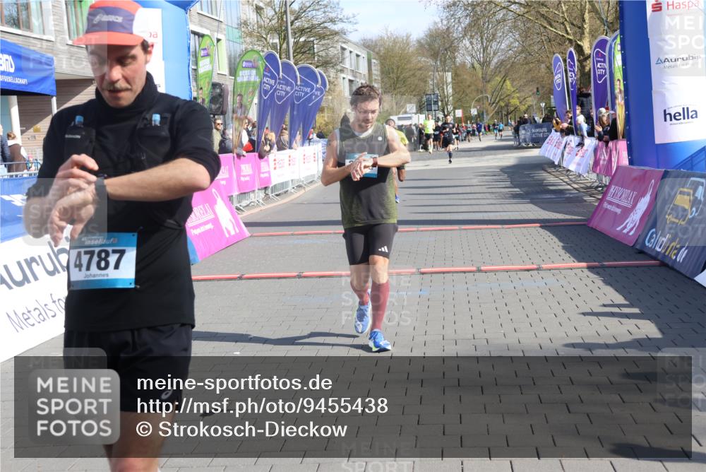 12.04.2026 - 45. Internationalen Wilhelmsburger Insellauf Strokosch-Dieckow http://msf.ph/oto/9455438 12.04.2026 10:31:15 Ziel 4787, 3095, 3016 meine-sportfotos.de