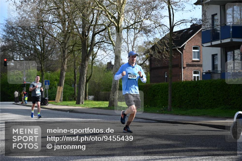 12.04.2026 - 45. Internationalen Wilhelmsburger Insellauf J. Mangold http://msf.ph/oto/9455439 12.04.2026 10:26:29 Ziel 3368, 4572, 5742, 4225, 3752, 3047, 2160, 4673, 5344, 4941, 5503, 5055, 5301 meine-sportfotos.de