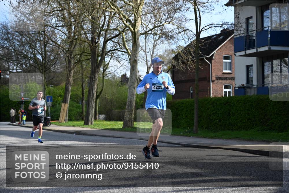 12.04.2026 - 45. Internationalen Wilhelmsburger Insellauf J. Mangold http://msf.ph/oto/9455440 12.04.2026 10:26:29 Ziel 3368, 4572, 5742, 4225, 3752, 3047, 2160, 4673, 5344, 4941, 5503, 5055, 5301 meine-sportfotos.de
