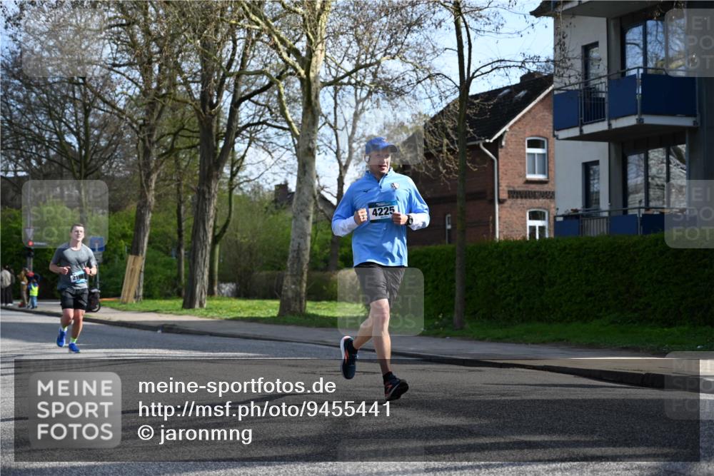 12.04.2026 - 45. Internationalen Wilhelmsburger Insellauf J. Mangold http://msf.ph/oto/9455441 12.04.2026 10:26:29 Ziel 3368, 4572, 5742, 4225, 3752, 3047, 2160, 4673, 5344, 4941, 5503, 5055, 5301 meine-sportfotos.de