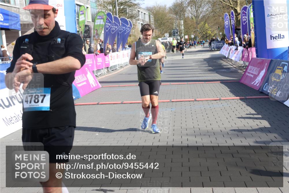 12.04.2026 - 45. Internationalen Wilhelmsburger Insellauf Strokosch-Dieckow http://msf.ph/oto/9455442 12.04.2026 10:31:15 Ziel 4787, 3095, 3016 meine-sportfotos.de