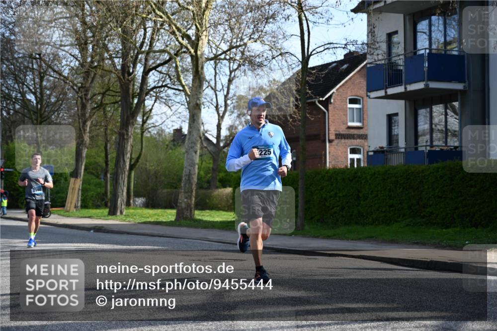 12.04.2026 - 45. Internationalen Wilhelmsburger Insellauf J. Mangold http://msf.ph/oto/9455444 12.04.2026 10:26:29 Ziel 3368, 4572, 5742, 4225, 3752, 3047, 2160, 4673, 5344, 4941, 5503, 5055, 5301 meine-sportfotos.de