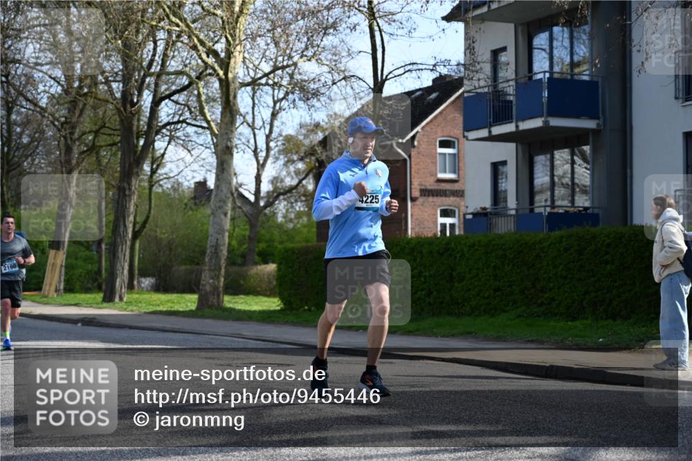 12.04.2026 - 45. Internationalen Wilhelmsburger Insellauf J. Mangold http://msf.ph/oto/9455446 12.04.2026 10:26:29 Ziel 3368, 4572, 5742, 4225, 3752, 3047, 2160, 4673, 5344, 4941, 5503, 5055, 5301 meine-sportfotos.de