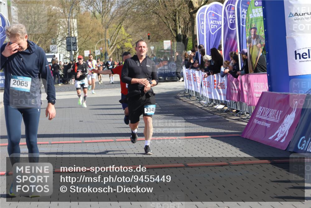 12.04.2026 - 45. Internationalen Wilhelmsburger Insellauf Strokosch-Dieckow http://msf.ph/oto/9455449 12.04.2026 10:44:17 Ziel 2065, 3345, 2073 meine-sportfotos.de