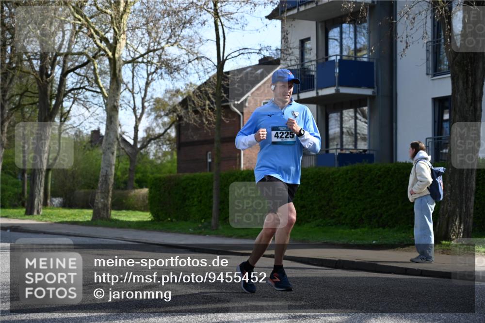 12.04.2026 - 45. Internationalen Wilhelmsburger Insellauf J. Mangold http://msf.ph/oto/9455452 12.04.2026 10:26:29 Ziel 3368, 4572, 5742, 4225, 3752, 3047, 2160, 4673, 5344, 4941, 5503, 5055, 5301 meine-sportfotos.de