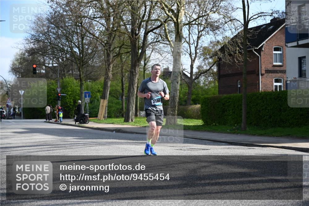 12.04.2026 - 45. Internationalen Wilhelmsburger Insellauf J. Mangold http://msf.ph/oto/9455454 12.04.2026 10:26:31 Ziel 4572, 5742, 4225, 3752, 3047, 2160, 4673, 5344, 4941, 5503, 5055, 5301, 2994 meine-sportfotos.de