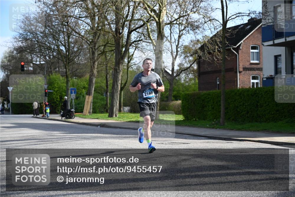 12.04.2026 - 45. Internationalen Wilhelmsburger Insellauf J. Mangold http://msf.ph/oto/9455457 12.04.2026 10:26:31 Ziel 4572, 5742, 4225, 3752, 3047, 2160, 4673, 5344, 4941, 5503, 5055, 5301, 2994 meine-sportfotos.de