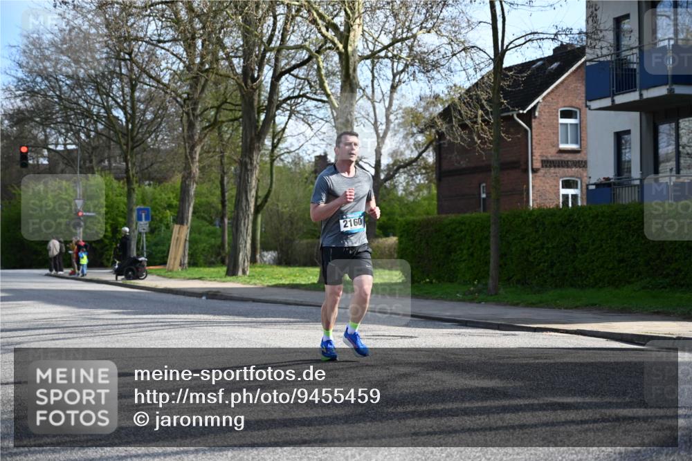 12.04.2026 - 45. Internationalen Wilhelmsburger Insellauf J. Mangold http://msf.ph/oto/9455459 12.04.2026 10:26:31 Ziel 4572, 5742, 4225, 3752, 3047, 2160, 4673, 5344, 4941, 5503, 5055, 5301, 2994 meine-sportfotos.de