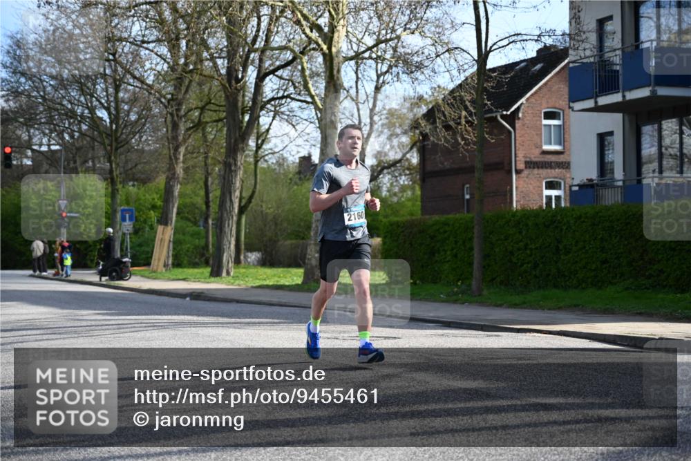 12.04.2026 - 45. Internationalen Wilhelmsburger Insellauf J. Mangold http://msf.ph/oto/9455461 12.04.2026 10:26:31 Ziel 4572, 5742, 4225, 3752, 3047, 2160, 4673, 5344, 4941, 5503, 5055, 5301, 2994 meine-sportfotos.de