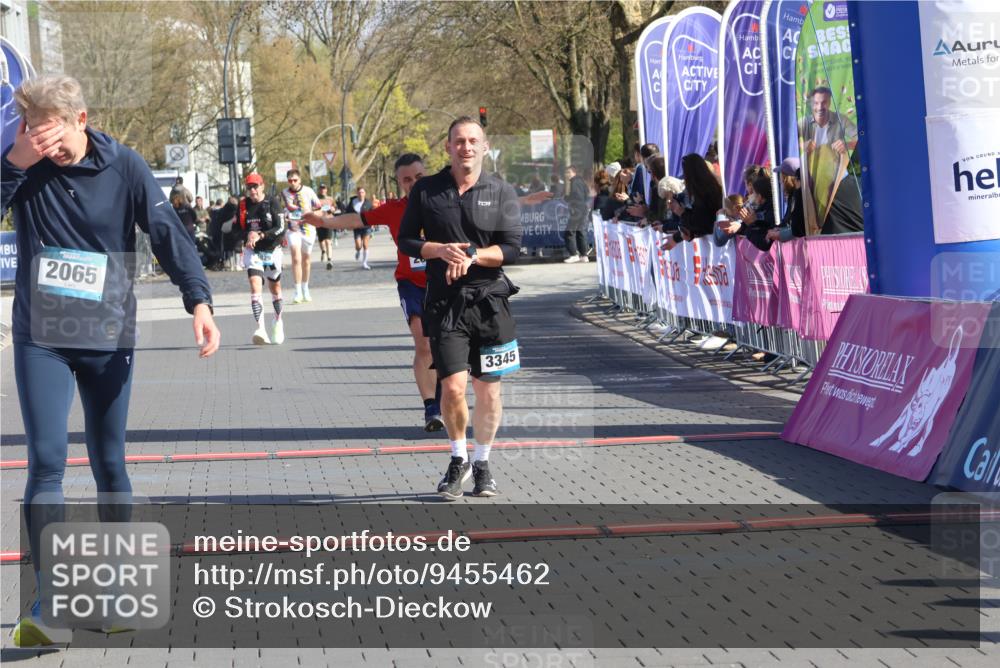 12.04.2026 - 45. Internationalen Wilhelmsburger Insellauf Strokosch-Dieckow http://msf.ph/oto/9455462 12.04.2026 10:44:17 Ziel 2065, 3345, 2073 meine-sportfotos.de