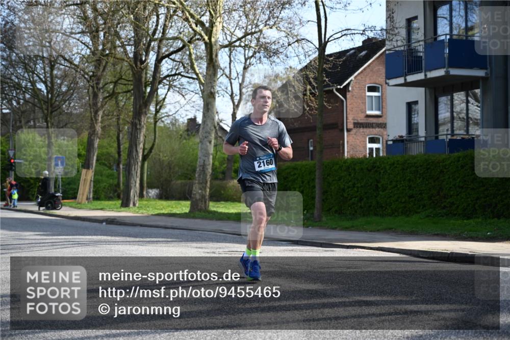 12.04.2026 - 45. Internationalen Wilhelmsburger Insellauf J. Mangold http://msf.ph/oto/9455465 12.04.2026 10:26:31 Ziel 4572, 5742, 4225, 3752, 3047, 2160, 4673, 5344, 4941, 5503, 5055, 5301, 2994 meine-sportfotos.de