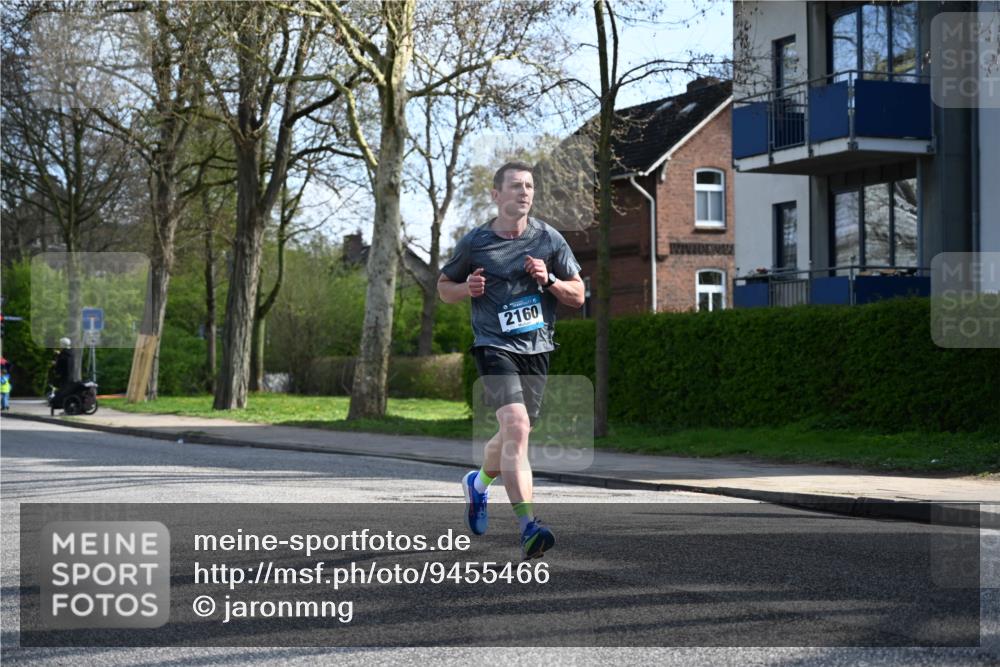 12.04.2026 - 45. Internationalen Wilhelmsburger Insellauf J. Mangold http://msf.ph/oto/9455466 12.04.2026 10:26:32 Ziel 4572, 5742, 4225, 3752, 3047, 2160, 4673, 5344, 4941, 5503, 5055, 5301, 2994 meine-sportfotos.de