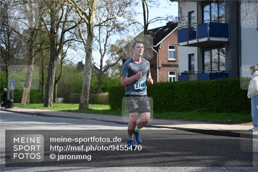 12.04.2026 - 45. Internationalen Wilhelmsburger Insellauf J. Mangold http://msf.ph/oto/9455470 12.04.2026 10:26:32 Ziel 4572, 5742, 4225, 3752, 3047, 2160, 4673, 5344, 4941, 5503, 5055, 5301, 2994 meine-sportfotos.de
