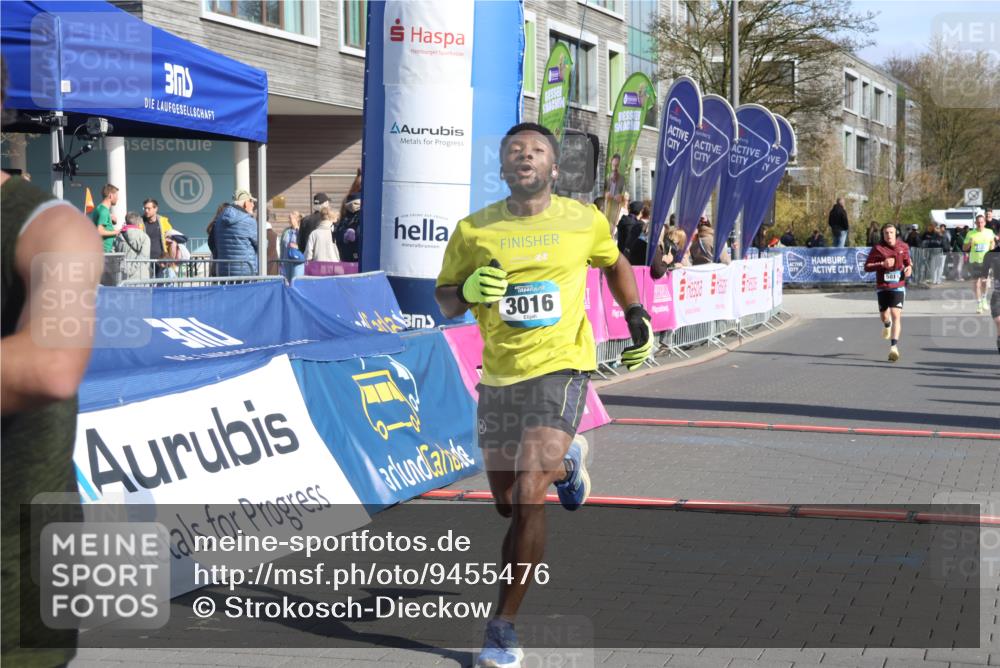 12.04.2026 - 45. Internationalen Wilhelmsburger Insellauf Strokosch-Dieckow http://msf.ph/oto/9455476 12.04.2026 10:31:18 Ziel 3016, 2831, 5811 meine-sportfotos.de