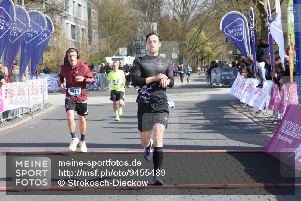 12.04.2026 - 45. Internationalen Wilhelmsburger Insellauf Strokosch-Dieckow http://msf.ph/oto/9455489 12.04.2026 10:31:21 Ziel 3016, 2831, 5811 meine-sportfotos.de