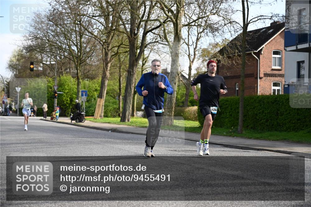 12.04.2026 - 45. Internationalen Wilhelmsburger Insellauf J. Mangold http://msf.ph/oto/9455491 12.04.2026 10:26:53 Ziel 5344, 4941, 5503, 5055, 5301, 2994, 5685, 4528, 3815, 5440, 5440, 5279, 2659, 5645 meine-sportfotos.de