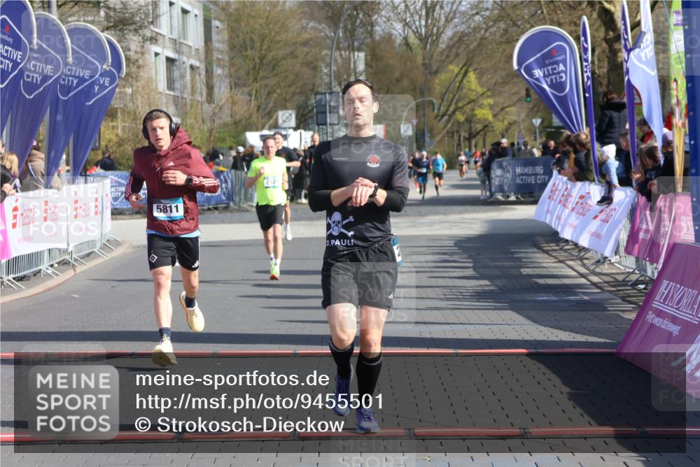 12.04.2026 - 45. Internationalen Wilhelmsburger Insellauf Strokosch-Dieckow http://msf.ph/oto/9455501 12.04.2026 10:31:21 Ziel 3016, 2831, 5811 meine-sportfotos.de