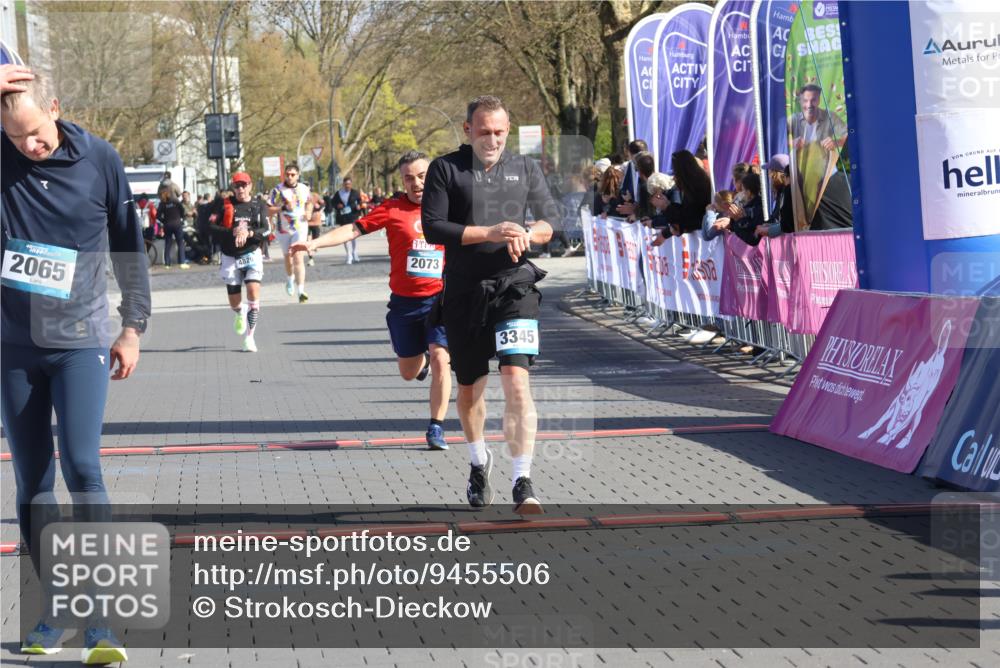12.04.2026 - 45. Internationalen Wilhelmsburger Insellauf Strokosch-Dieckow http://msf.ph/oto/9455506 12.04.2026 10:44:18 Ziel 2065, 3345, 2073 meine-sportfotos.de