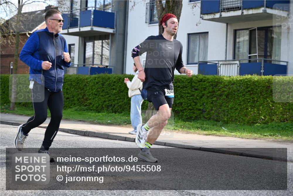 12.04.2026 - 45. Internationalen Wilhelmsburger Insellauf J. Mangold http://msf.ph/oto/9455508 12.04.2026 10:26:54 Ziel 5344, 4941, 5503, 5055, 5301, 2994, 2994, 5685, 4528, 3815, 5440, 5279, 2659, 5645, 5585, 2181 meine-sportfotos.de