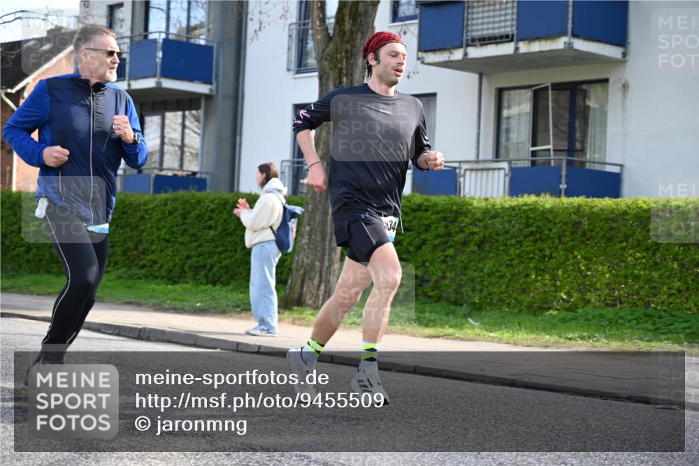 12.04.2026 - 45. Internationalen Wilhelmsburger Insellauf J. Mangold http://msf.ph/oto/9455509 12.04.2026 10:26:54 Ziel 5344, 4941, 5503, 5055, 5301, 2994, 2994, 5685, 4528, 3815, 5440, 5279, 2659, 5645, 5585, 2181 meine-sportfotos.de