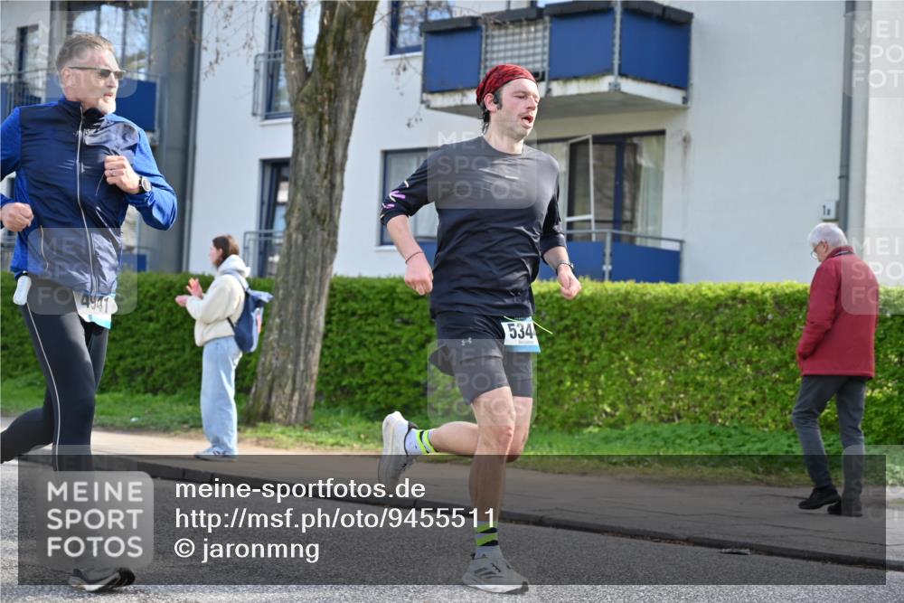 12.04.2026 - 45. Internationalen Wilhelmsburger Insellauf J. Mangold http://msf.ph/oto/9455511 12.04.2026 10:26:54 Ziel 5344, 4941, 5503, 5055, 5301, 2994, 2994, 5685, 4528, 3815, 5440, 5279, 2659, 5645, 5585, 2181 meine-sportfotos.de