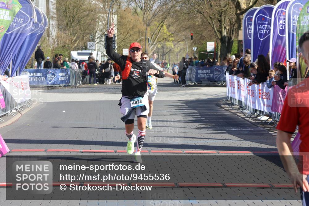 12.04.2026 - 45. Internationalen Wilhelmsburger Insellauf Strokosch-Dieckow http://msf.ph/oto/9455536 12.04.2026 10:44:22 Ziel 2073, 4829, 4062 meine-sportfotos.de