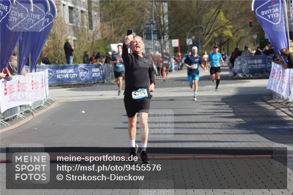 12.04.2026 - 45. Internationalen Wilhelmsburger Insellauf Strokosch-Dieckow http://msf.ph/oto/9455576 12.04.2026 10:31:31 Ziel 5661, 4766 meine-sportfotos.de