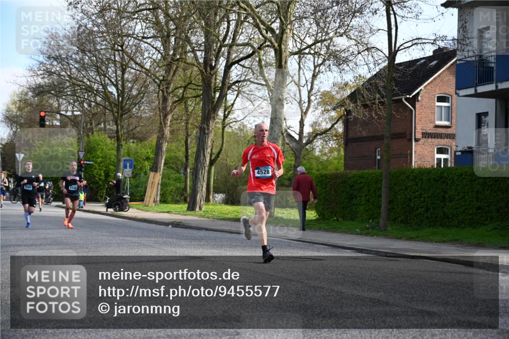 12.04.2026 - 45. Internationalen Wilhelmsburger Insellauf J. Mangold http://msf.ph/oto/9455577 12.04.2026 10:27:12 Ziel 5055, 5301, 2994, 5685, 4528, 3815, 5440, 5279, 2659, 5645, 5585, 2181, 4580, 2213 meine-sportfotos.de