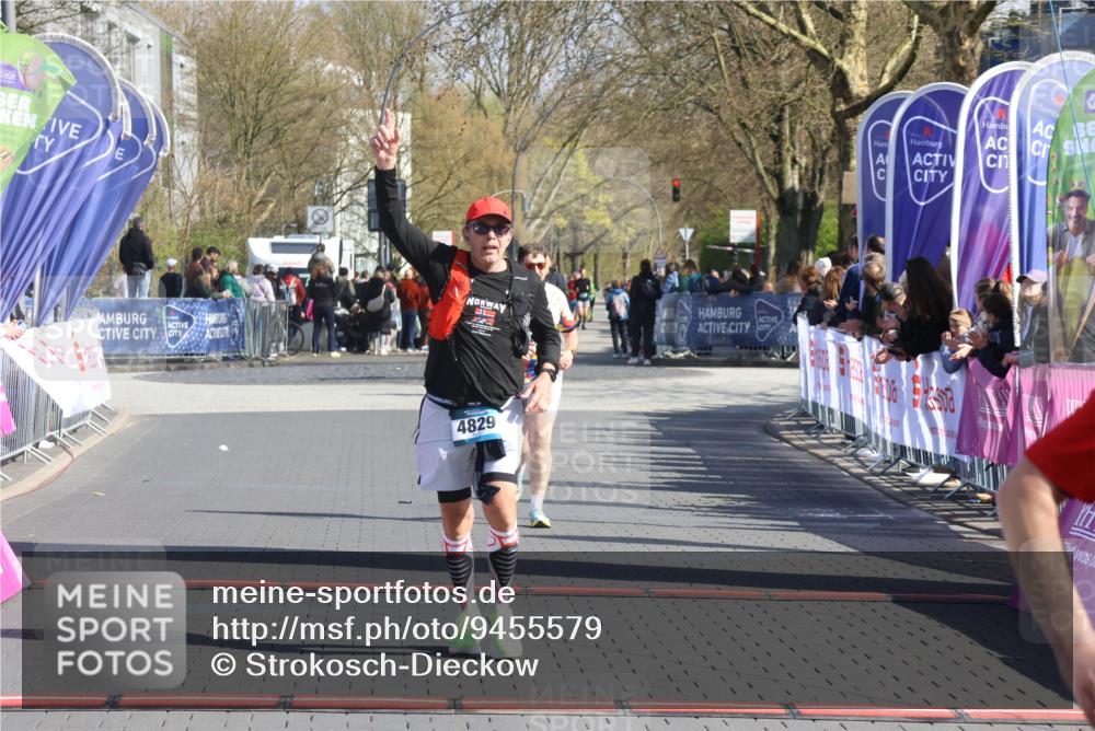 12.04.2026 - 45. Internationalen Wilhelmsburger Insellauf Strokosch-Dieckow http://msf.ph/oto/9455579 12.04.2026 10:44:23 Ziel 2073, 4829, 4062 meine-sportfotos.de