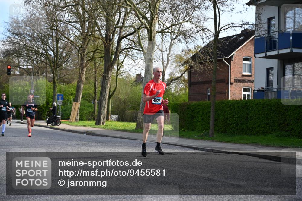 12.04.2026 - 45. Internationalen Wilhelmsburger Insellauf J. Mangold http://msf.ph/oto/9455581 12.04.2026 10:27:12 Ziel 5055, 5301, 2994, 5685, 4528, 3815, 5440, 5279, 2659, 5645, 5585, 2181, 4580, 2213 meine-sportfotos.de