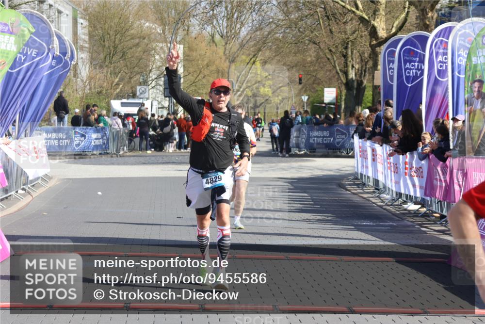 12.04.2026 - 45. Internationalen Wilhelmsburger Insellauf Strokosch-Dieckow http://msf.ph/oto/9455586 12.04.2026 10:44:23 Ziel 2073, 4829, 4062 meine-sportfotos.de