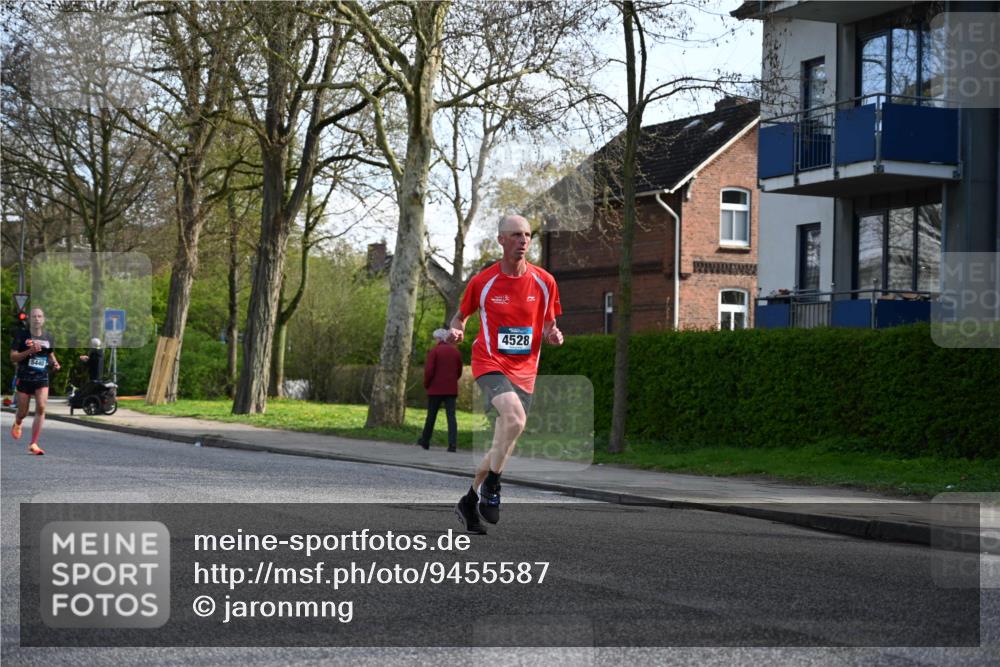 12.04.2026 - 45. Internationalen Wilhelmsburger Insellauf J. Mangold http://msf.ph/oto/9455587 12.04.2026 10:27:12 Ziel 5055, 5301, 2994, 5685, 4528, 3815, 5440, 5279, 2659, 5645, 5585, 2181, 4580, 2213 meine-sportfotos.de