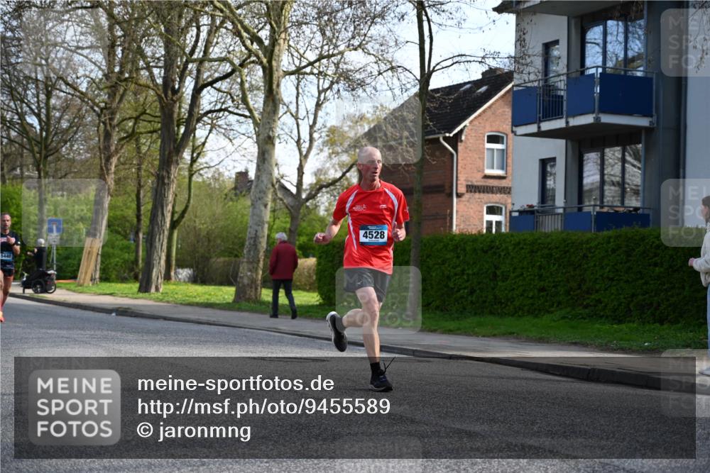 12.04.2026 - 45. Internationalen Wilhelmsburger Insellauf J. Mangold http://msf.ph/oto/9455589 12.04.2026 10:27:13 Ziel 5055, 5301, 2994, 5685, 4528, 3815, 5440, 5279, 2659, 5645, 5585, 2181, 4580, 2213 meine-sportfotos.de