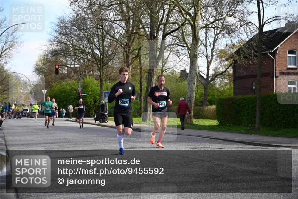 12.04.2026 - 45. Internationalen Wilhelmsburger Insellauf J. Mangold http://msf.ph/oto/9455592 12.04.2026 10:27:15 Ziel 5055, 5301, 2994, 5685, 4528, 3815, 5440, 5279, 2659, 5645, 5585, 2181, 4580, 2213 meine-sportfotos.de