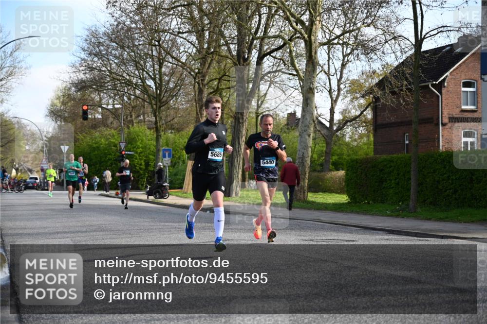12.04.2026 - 45. Internationalen Wilhelmsburger Insellauf J. Mangold http://msf.ph/oto/9455595 12.04.2026 10:27:15 Ziel 5055, 5301, 2994, 5685, 4528, 3815, 5440, 5279, 2659, 5645, 5585, 2181, 4580, 2213 meine-sportfotos.de
