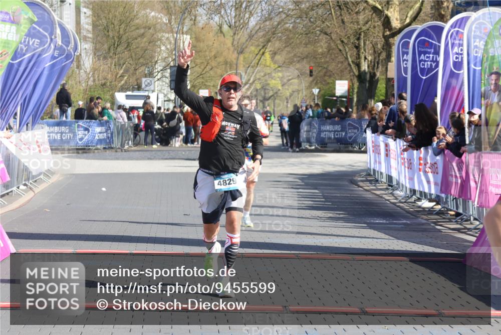 12.04.2026 - 45. Internationalen Wilhelmsburger Insellauf Strokosch-Dieckow http://msf.ph/oto/9455599 12.04.2026 10:44:23 Ziel 2073, 4829, 4062 meine-sportfotos.de