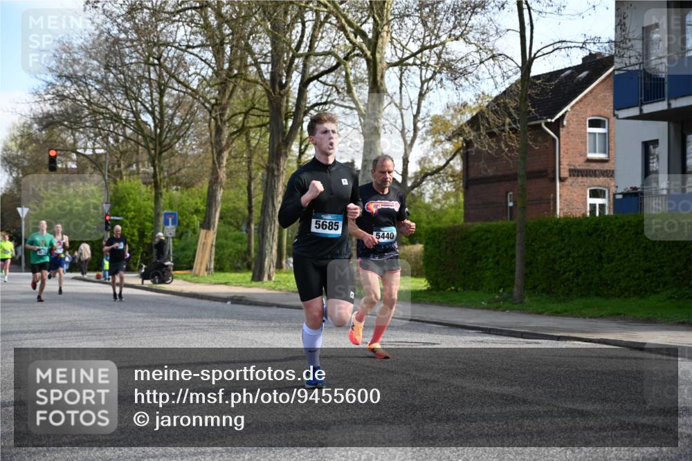 12.04.2026 - 45. Internationalen Wilhelmsburger Insellauf J. Mangold http://msf.ph/oto/9455600 12.04.2026 10:27:16 Ziel 5301, 2994, 5685, 4528, 3815, 5440, 5279, 2659, 5645, 5585, 2181, 4580, 2213 meine-sportfotos.de