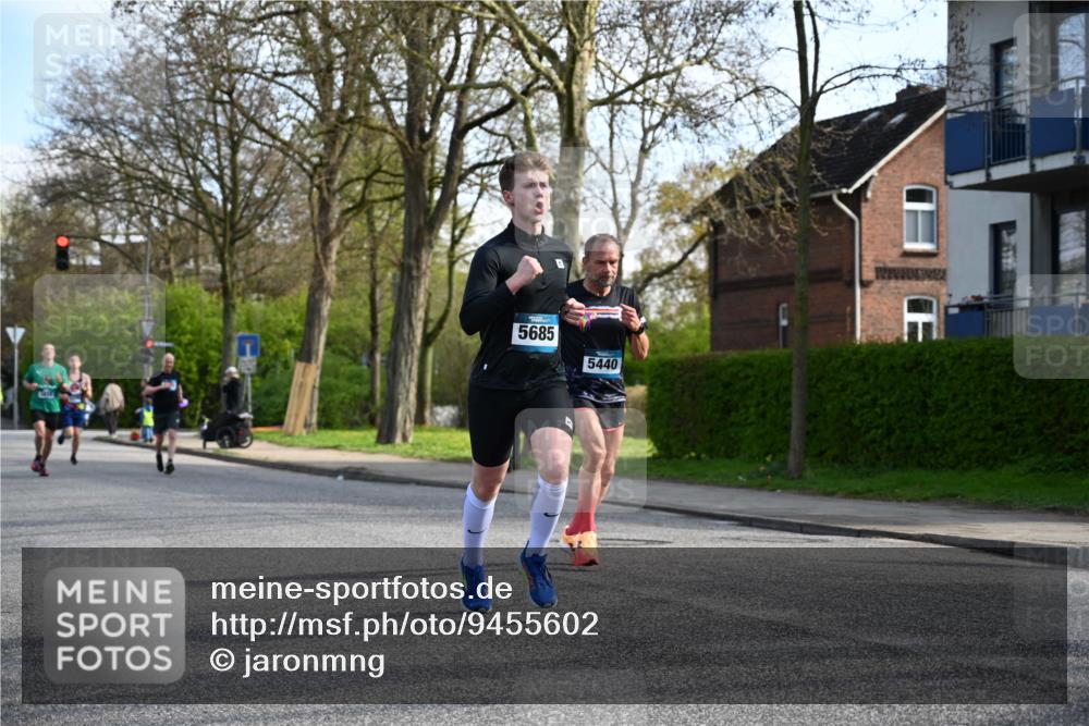 12.04.2026 - 45. Internationalen Wilhelmsburger Insellauf J. Mangold http://msf.ph/oto/9455602 12.04.2026 10:27:16 Ziel 5301, 2994, 5685, 4528, 3815, 5440, 5279, 2659, 5645, 5585, 2181, 4580, 2213 meine-sportfotos.de