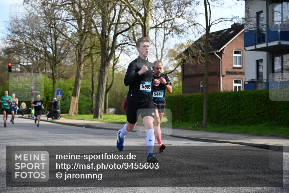 12.04.2026 - 45. Internationalen Wilhelmsburger Insellauf J. Mangold http://msf.ph/oto/9455603 12.04.2026 10:27:16 Ziel 5301, 2994, 5685, 4528, 3815, 5440, 5279, 2659, 5645, 5585, 2181, 4580, 2213 meine-sportfotos.de