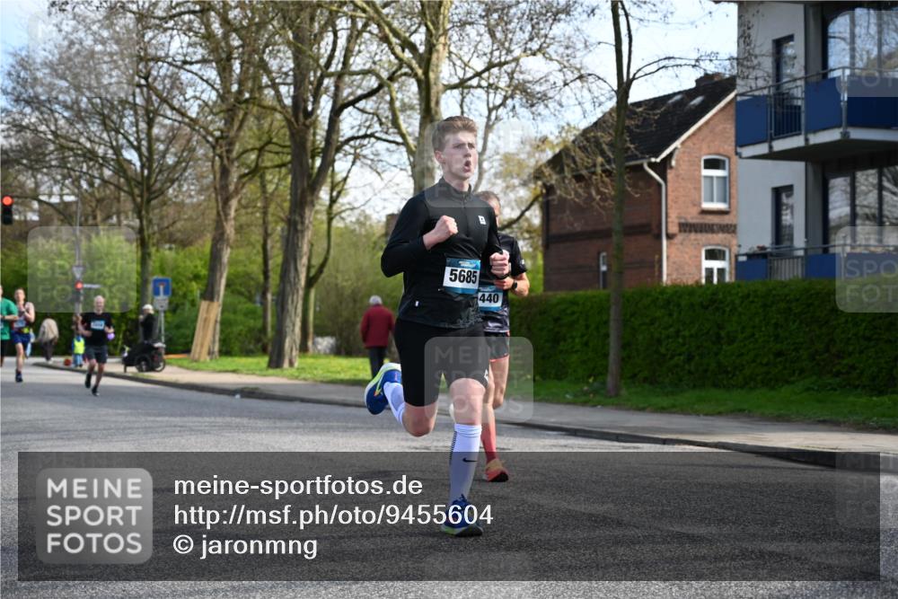12.04.2026 - 45. Internationalen Wilhelmsburger Insellauf J. Mangold http://msf.ph/oto/9455604 12.04.2026 10:27:16 Ziel 5301, 2994, 5685, 4528, 3815, 5440, 5279, 2659, 5645, 5585, 2181, 4580, 2213 meine-sportfotos.de