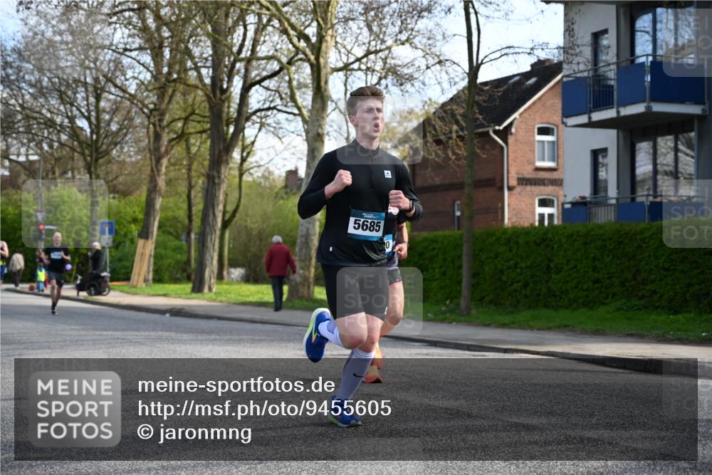 12.04.2026 - 45. Internationalen Wilhelmsburger Insellauf J. Mangold http://msf.ph/oto/9455605 12.04.2026 10:27:16 Ziel 5301, 2994, 5685, 4528, 3815, 5440, 5279, 2659, 5645, 5585, 2181, 4580, 2213 meine-sportfotos.de