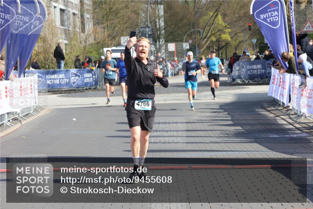 12.04.2026 - 45. Internationalen Wilhelmsburger Insellauf Strokosch-Dieckow http://msf.ph/oto/9455608 12.04.2026 10:31:31 Ziel 5661, 4766 meine-sportfotos.de