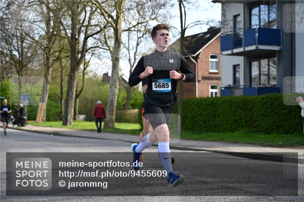 12.04.2026 - 45. Internationalen Wilhelmsburger Insellauf J. Mangold http://msf.ph/oto/9455609 12.04.2026 10:27:16 Ziel 5301, 2994, 5685, 4528, 3815, 5440, 5279, 2659, 5645, 5585, 2181, 4580, 2213 meine-sportfotos.de